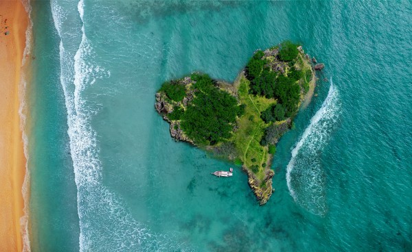 LOVE ISLAND by ALL ABOUT YOU ART